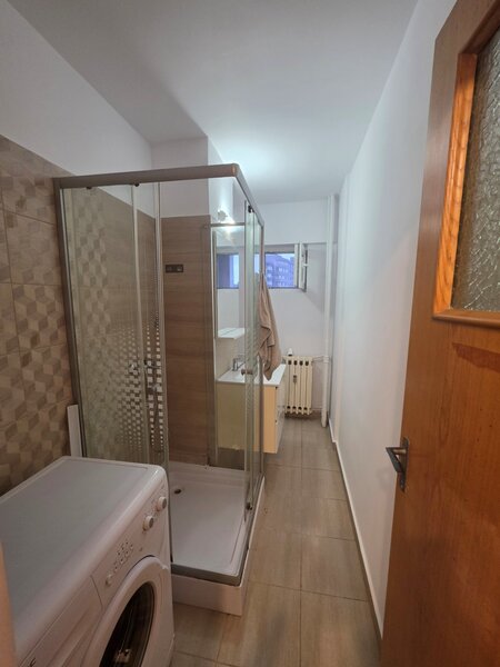 Costin Georgian, pe Lucretiu Patrascanu, chiar la metrou, bloc mixt