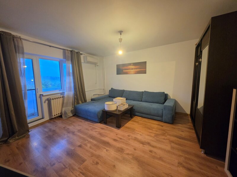 Costin Georgian, pe Lucretiu Patrascanu, chiar la metrou, bloc mixt